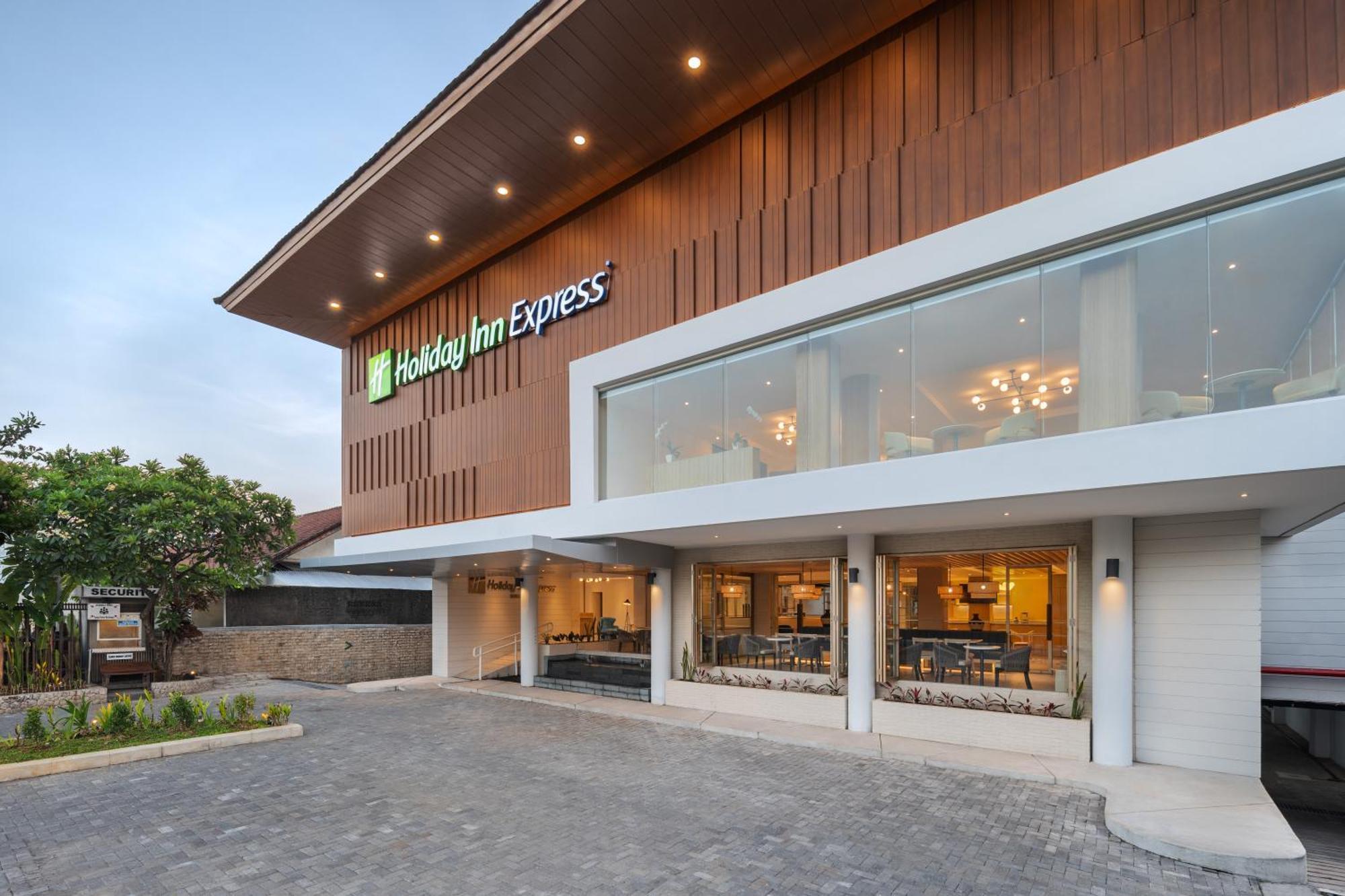 Holiday Inn Express Bali Sunset Road By Ihg Kuta Lombok Εξωτερικό φωτογραφία
