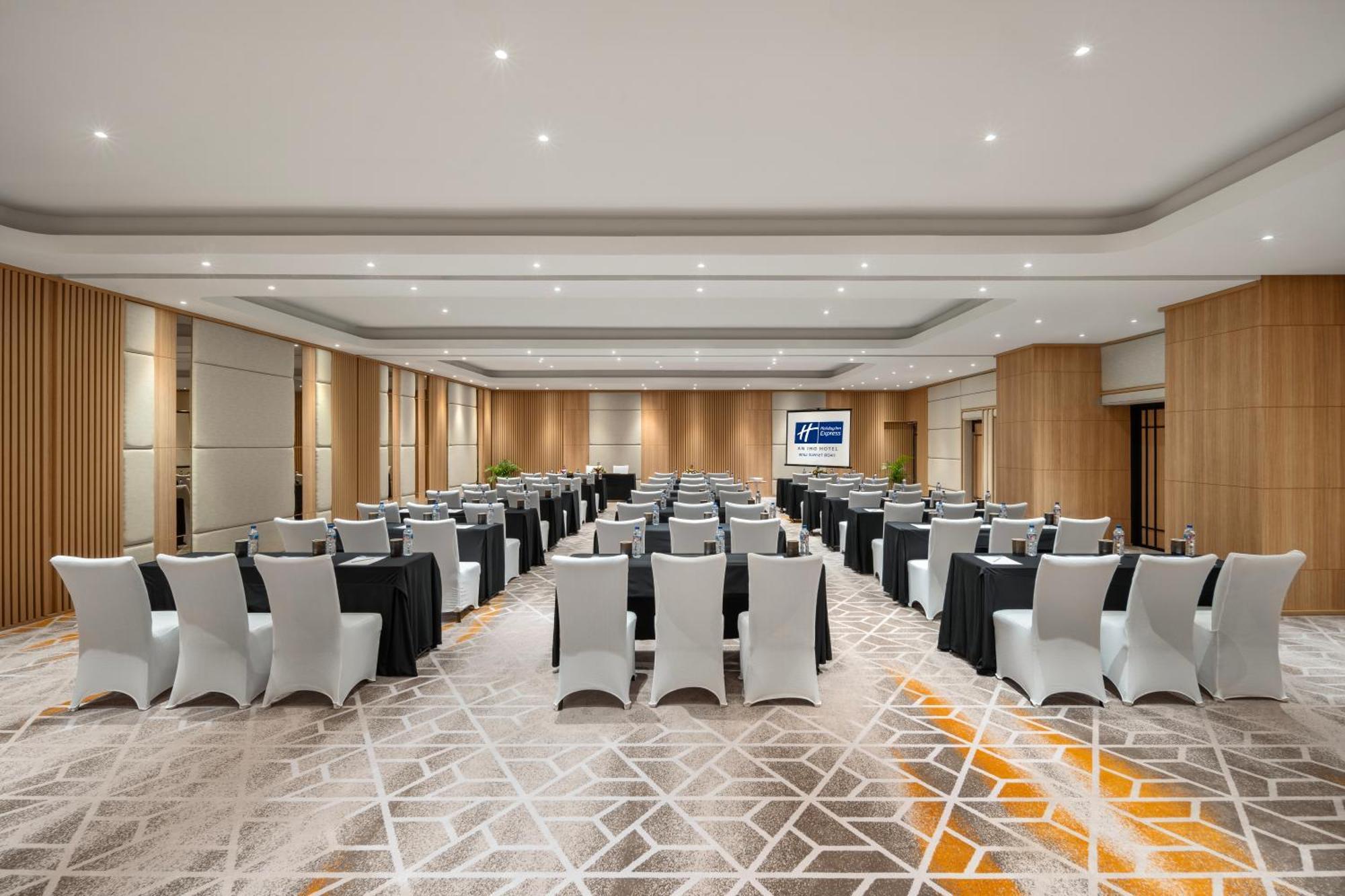 Holiday Inn Express Bali Sunset Road By Ihg Kuta Lombok Εξωτερικό φωτογραφία